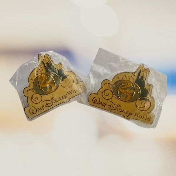 Walt Disney World 25th Anniversary Cinderella Collectible Pin (1971-1996) X2 - Picture 1 of 2